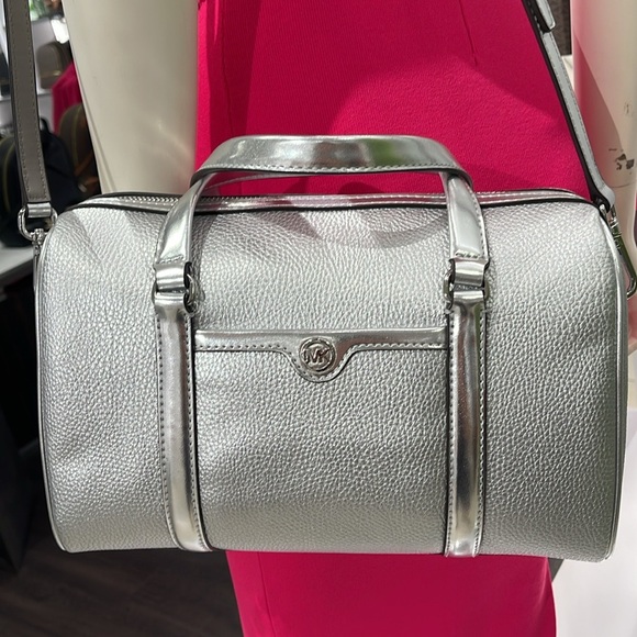 MICHAEL KORS JST MD DUFFLE TOP ZIP SATCHEL SHOULDER CROSSBODY BAG MK SILVER
PEBB - Picture 3 of 16